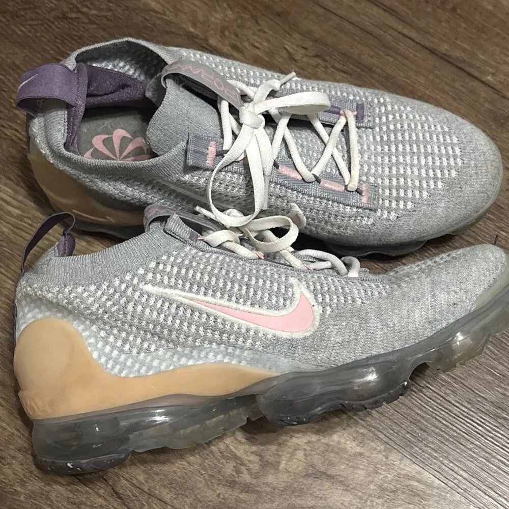 Nike Air Vapormax Youth Size 6 Gray Pink Purple